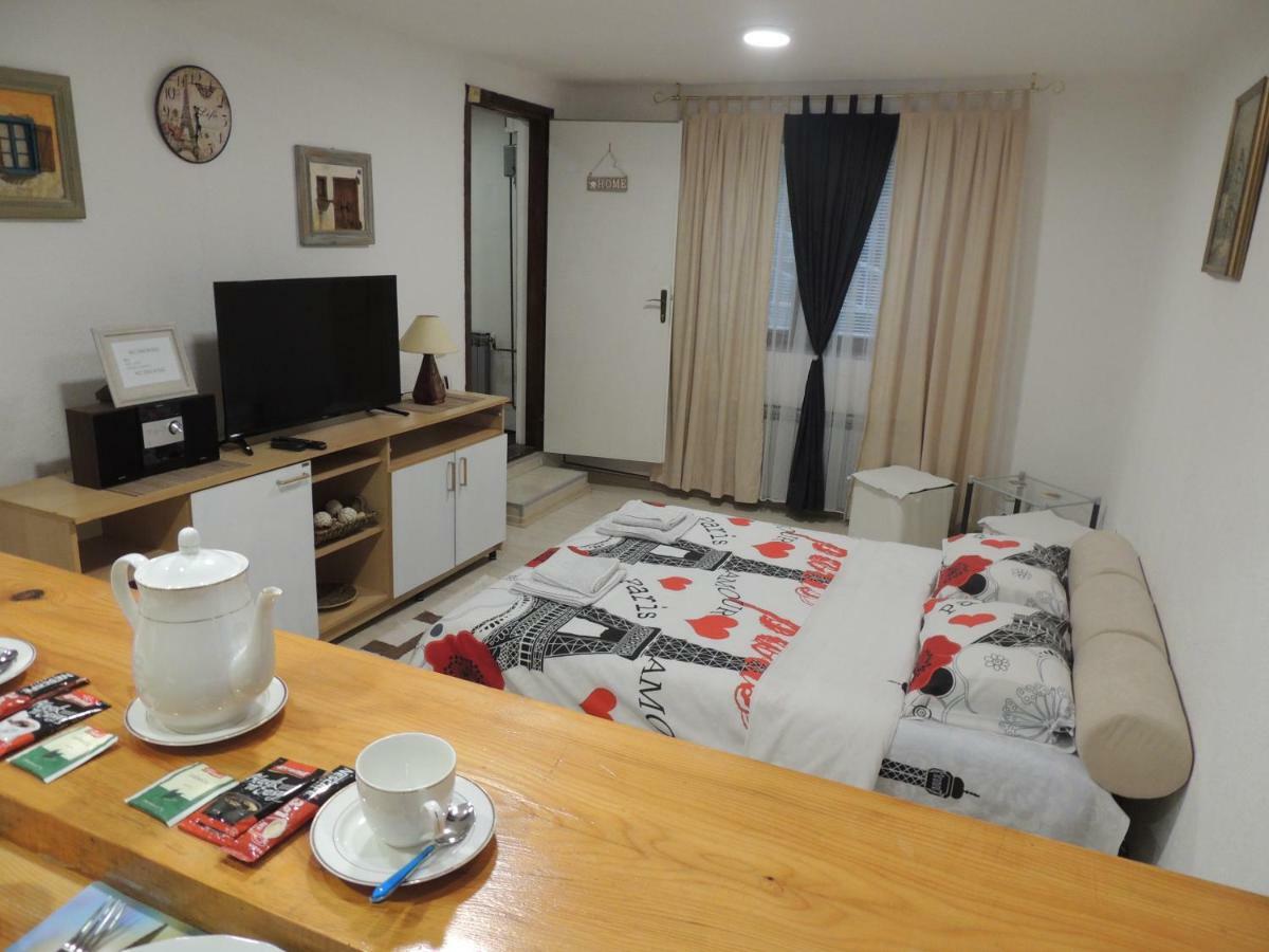 Apartman Azra Apartment ซาราเยโว ภายนอก รูปภาพ