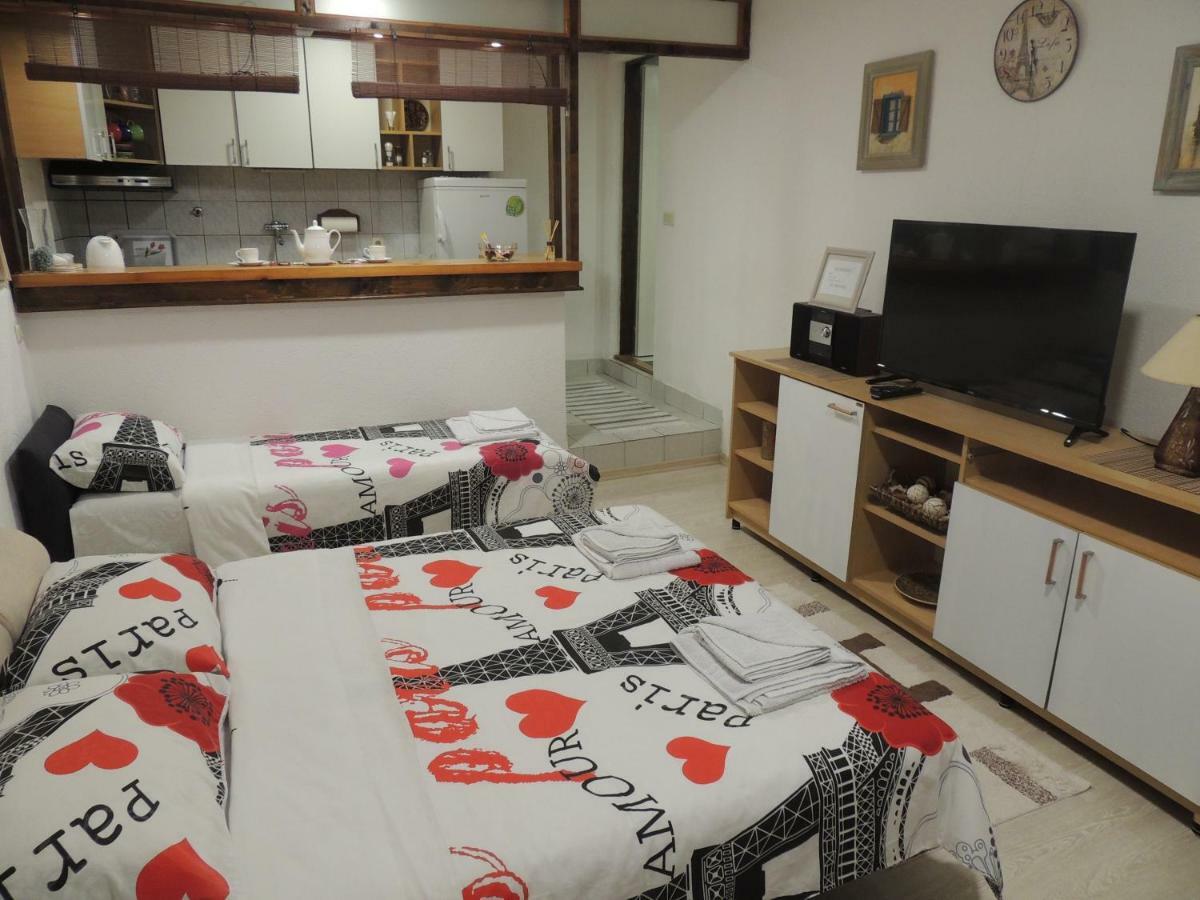 Apartman Azra Apartment ซาราเยโว ภายนอก รูปภาพ